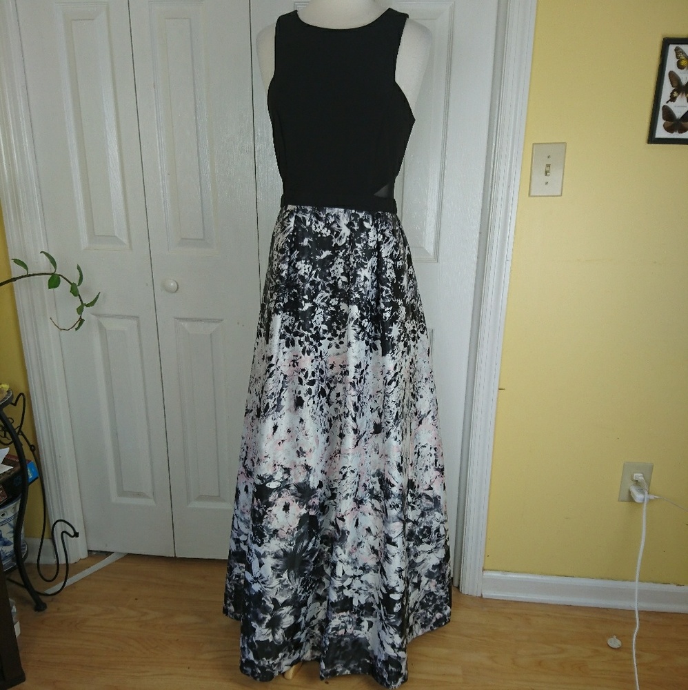 Xscape prom dress with pockets